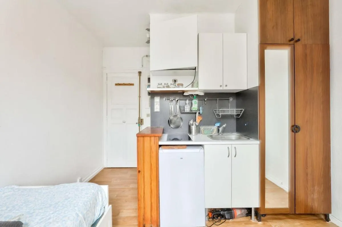 Studio Near Pere Lachaise Cemetery باريس 0*,  فرنسا